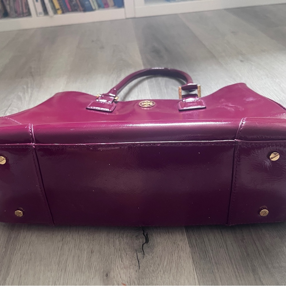 Tory Burch Glossy Patent Tote in Deep Plum - Picture 6 of 8